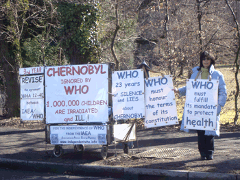 Françoise Bouvier devant lOMS le 18 février 2010