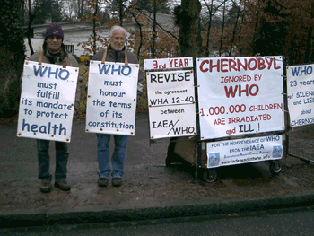 François Rittmeyer et Erwin Weiss devant lOMS le 19 février 2010