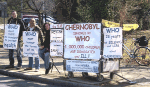 Denny Simonnet, Jérémy Legland et Corinne Trit devant lOMS du 15 au 19 mars 2010