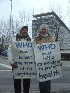 Monique Guittenit et Isabelle Nottale devant lOMS du 29 au 31 mars 2010