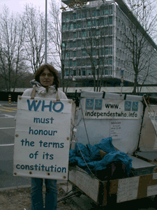 Annie Griffon devant lOMS du 12 au 16 avril 2010