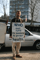 Philippe Monier-Genoud devant lOMS le 21 avril 2010