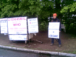 Annick Steiner devant lOMS le 10 mai 2010