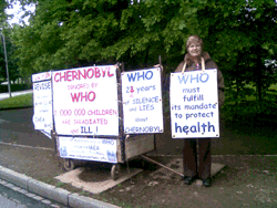 Christine Kjelberg devant lOMS le 10 mai 2010