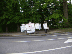 Michel Rioche devant lOMS le 17 mai 2010