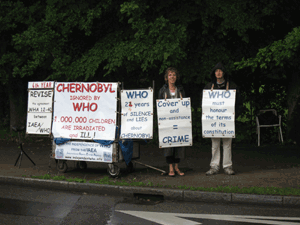 Catherine Bibard and Mathias Grossiord in front of WHO from 14th to 15th June 2010