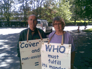 Philippe Reculard and Martine Cuennet in front of WHO from 21st to 22nd June 2010