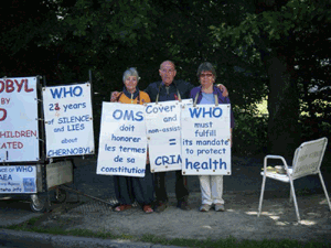 Lamamo, Philippe Reculard and Martine Cuennet in front of WHO from 23rd to 25th June 2010