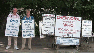 Guy Chatelan y Christine Kjelberg delante de la OMS el 12 julio 2010