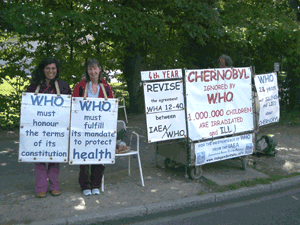 Angel dAbruzzio and Alison Katz in front of WHO from 1st to 2 September 2010