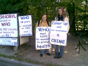Jeannine Naudinet and Sonia Marmottant in front of WHO from 20th to 21st September 2010