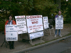 Françoise Bouvier und Francis Meulet vor der WHO am 8. Oktober 2010