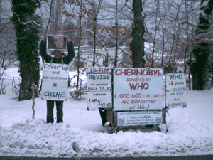 Jean Yves Peillard delante de la OMS el 13 diciembre 2010