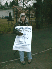 Alison Katz devant lOMS le 22 février 2011