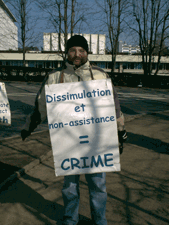 Loïc Schneider devant lOMS le 23 février 2011
