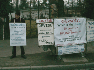 Guy Chatelan devant lOMS le 23 février 2011