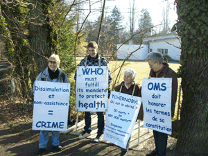 La famille Hay devant lOMS le 24 février 2011