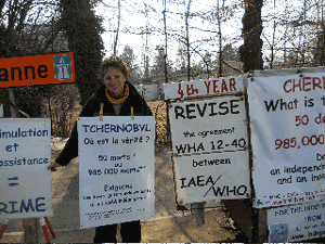 Jocelyne Barbot devant lOMS le 7 mars 2011