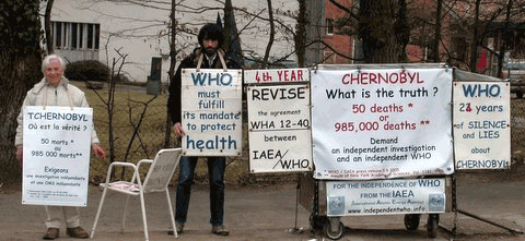 Liliane Deroche et Pascal Bézier devant lOMS du 16 au 17 mars 2011