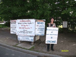 Françoise Bouvier delante de la OMS del 2 al 5 mayo 2011