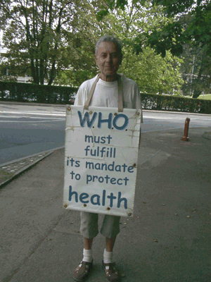 André Cuerq delante de la OMS del 9 al 13 mayo 2011