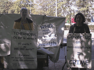 Mireille Jubert y Corinne Trit delante de la OMS del 23 al 24 mayo 2011