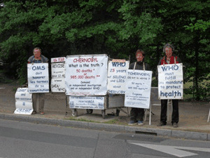 Jean Marie Dyon, Loriana Baggietto y Philippe Campiche delante de la OMS del 25 al 27 mayo 2011