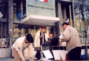 Vigie devant le mnistère de la santé à Paris du 14 au 22 avril 2009
