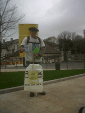 Jean-Yves Peillard devant la préfecture de Troyes (Aube - France)